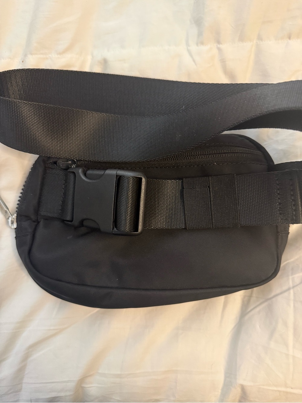 lululemon Everywhere Belt Bag 1L with Adjustable Strap. Black/silver Like New. - Picture 4 of 5
